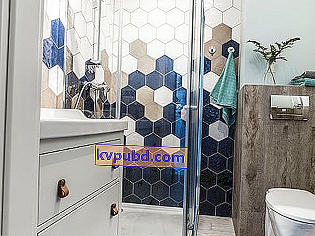 marineblå mosaik i badeværelset, walk-in kabine, hvidt badeværelsesskab