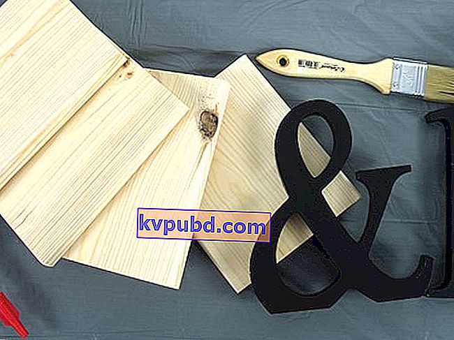 ** Pripravte si: ** - drevené písmená - 4 dosky 18 x 14 cm - montážne lepidlo na drevo - čierna farba na drevo ...