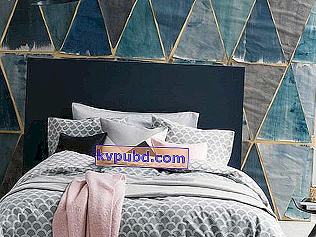 marineblauw en blauw behang in de slaapkamer