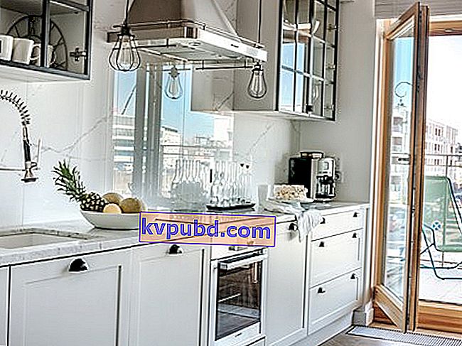 kuchyňa s balkónovým oknom
