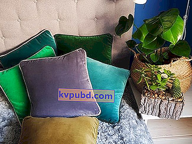 барвисті плюшеві подушки